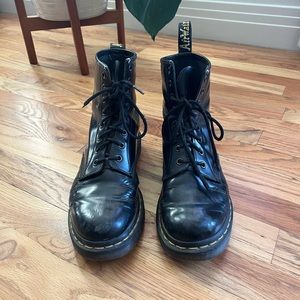 Dr Marten - lace up boots